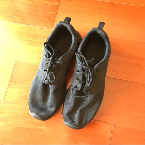 Nike Shoes - Picture 1 of 4